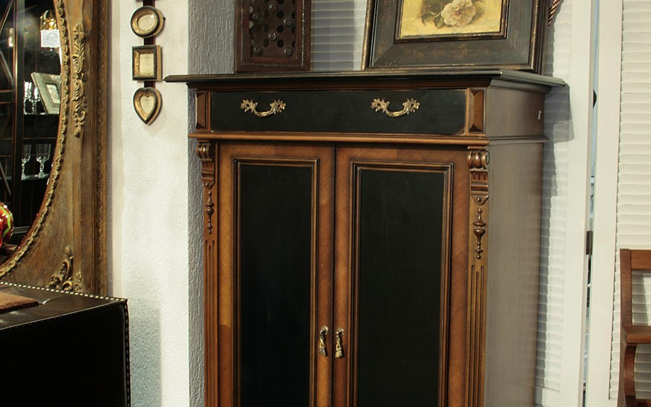 Шкаф под старину