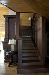 Деревянная лестница для  дома