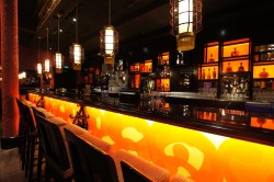 Барная стойка с подсветкой для ресторана Будда-бар