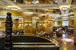 Радиусные диваны с пиковкой и столы для ресторана Barlotti