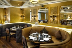 Радиусные диваны с пиковкой и столы  для ресторана Barlotti