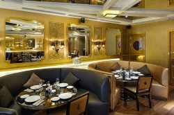 Радиусные диваны с пиковкой и столы  для ресторана Barlotti