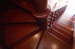 Деревянная лестница из анегри